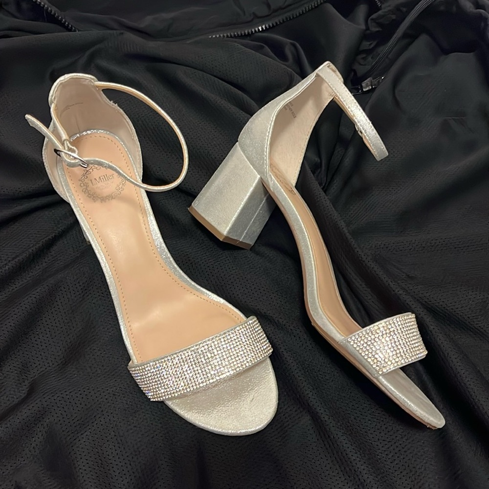 Women’s I Miller Silver Dressy Emely Buckle Open Toe Block Heel Pumps Size 6 1/2